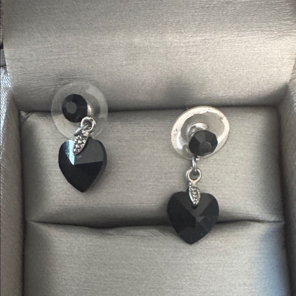 Elegant Black Heart Earrings